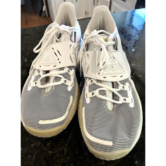 Nike Kyrie 3 Low Size 13 Mens Eclipse White Black CJ1286-100 Basketball Trainer - Picture 7 of 13